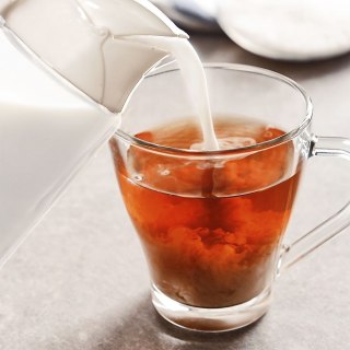 MLECZNIK SZKLANY Z UCHWYTEM DZBANUSZEK DZBANEK NA MLEKO 235ML ORION 155302