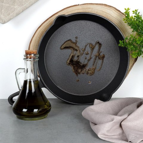 Patelnia żeliwna z silikonową nakładką na indukcję ciężka CAST LINE 25 cm VILDE 199035