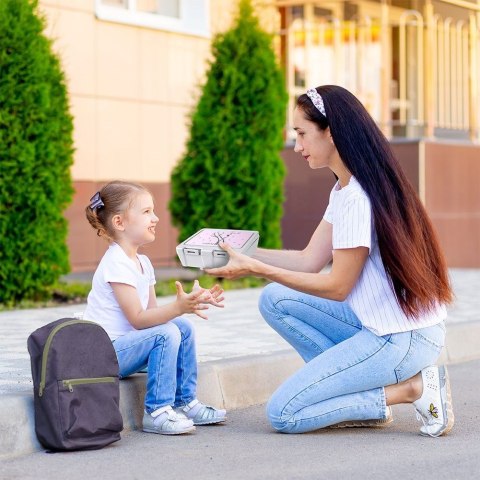 Pojemnik śniadaniowy na śniadanie żywność lunch box ze sztućcami SERCE 1L ORION 154038