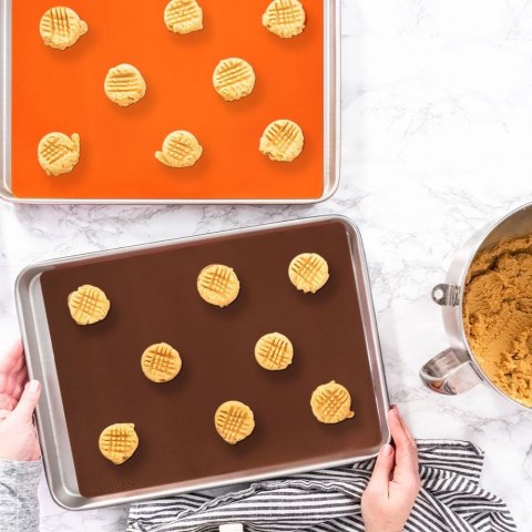 Stolnica do ciasta silikonowa mata kuchenna gruba brązowa 40x30cm SILLINIE ORION 750365